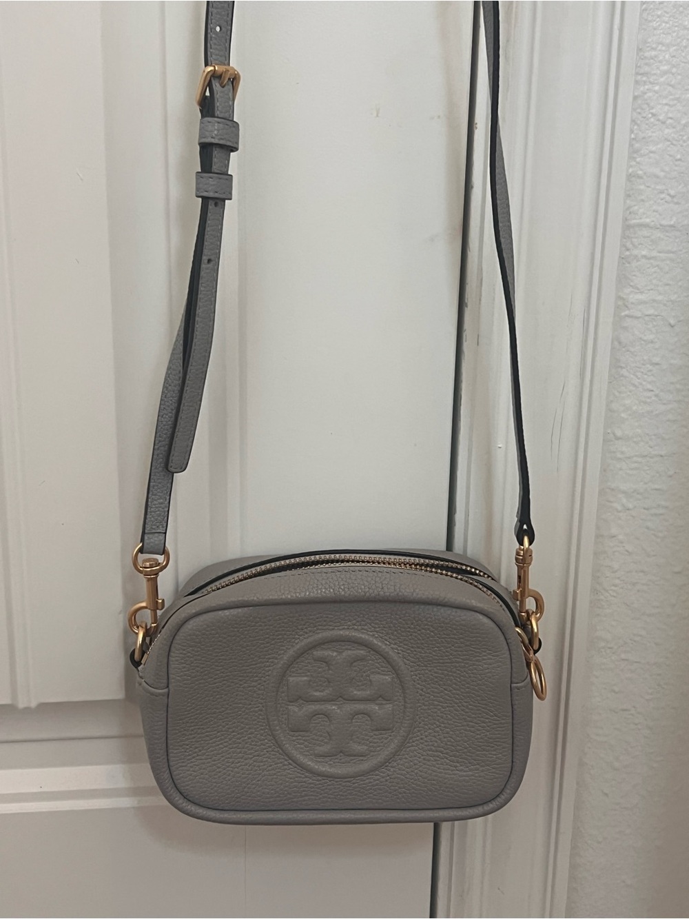 Tory Burch “Mini Miller” Light Gray Leather Crossbody Bag - Picture 7 of 12